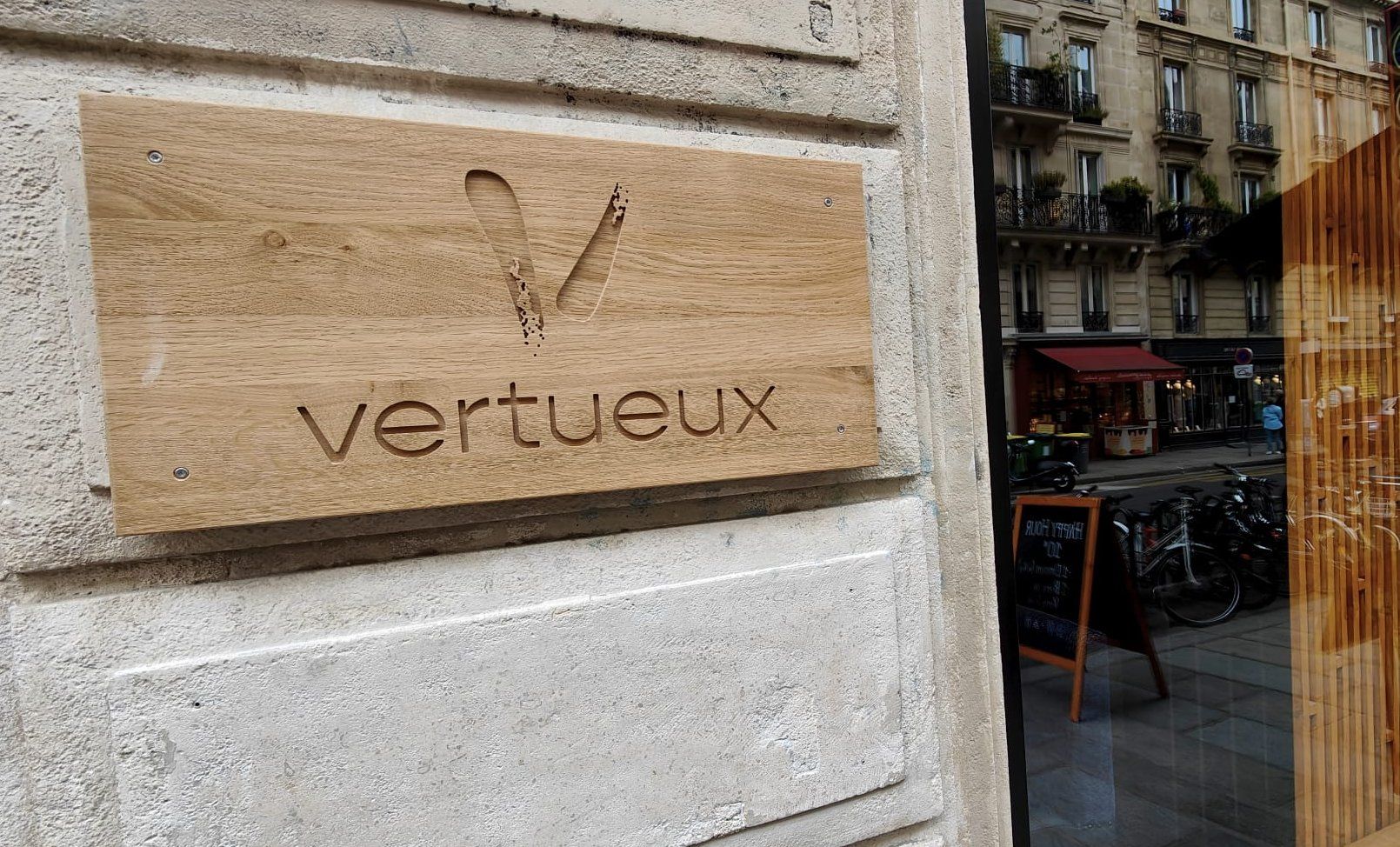 Salle chic et élégante du Restaurant Le Vertueux Paris 10è